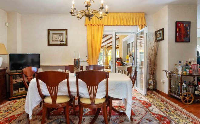 Resale - Villa -
Cabo Roig - Muy Cerca De La Playa