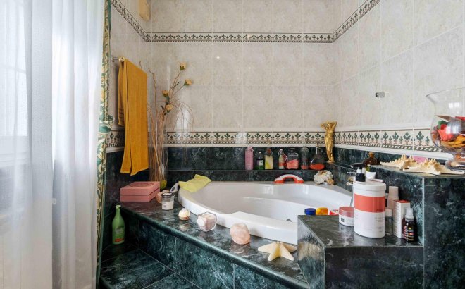 Resale - Villa -
Cabo Roig - Muy Cerca De La Playa