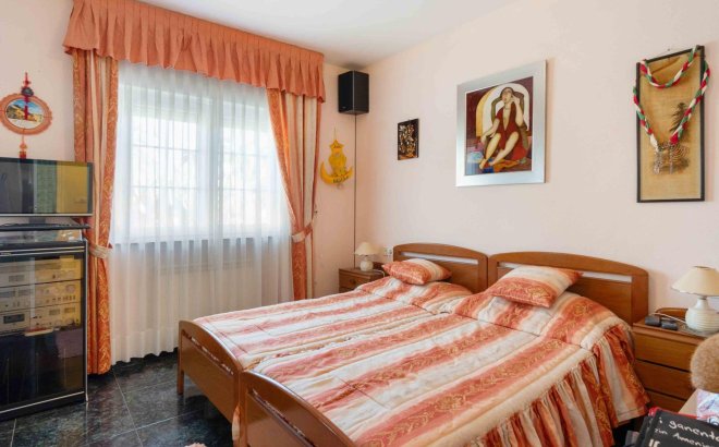 Resale - Villa -
Cabo Roig - Muy Cerca De La Playa