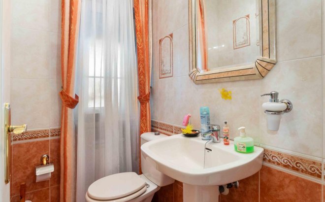 Resale - Villa -
Cabo Roig - Muy Cerca De La Playa