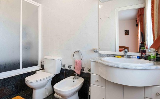 Resale - Villa -
Cabo Roig - Muy Cerca De La Playa