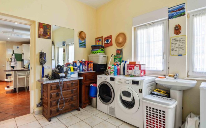 Resale - Villa -
Cabo Roig - Muy Cerca De La Playa