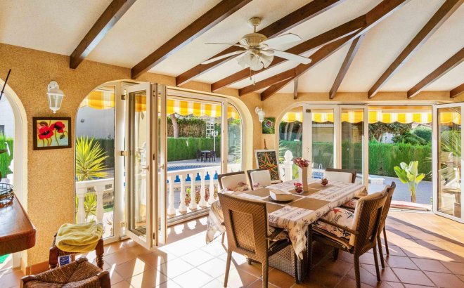 Resale - Villa -
Cabo Roig - Muy Cerca De La Playa