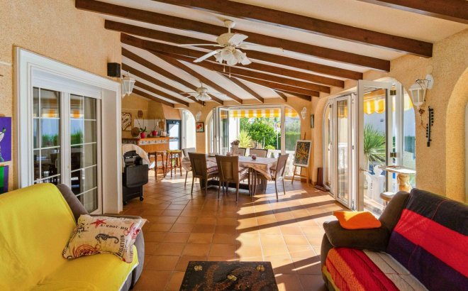 Resale - Villa -
Cabo Roig - Muy Cerca De La Playa