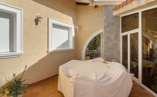 Resale - Villa -
Cabo Roig - Muy Cerca De La Playa