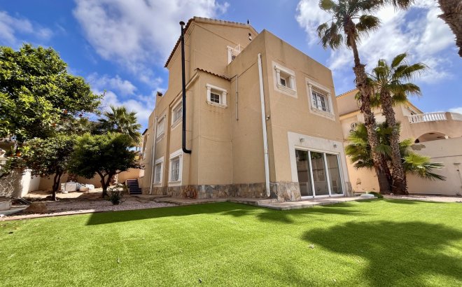 Resale - Villa -
La Zenia - Costa Blanca