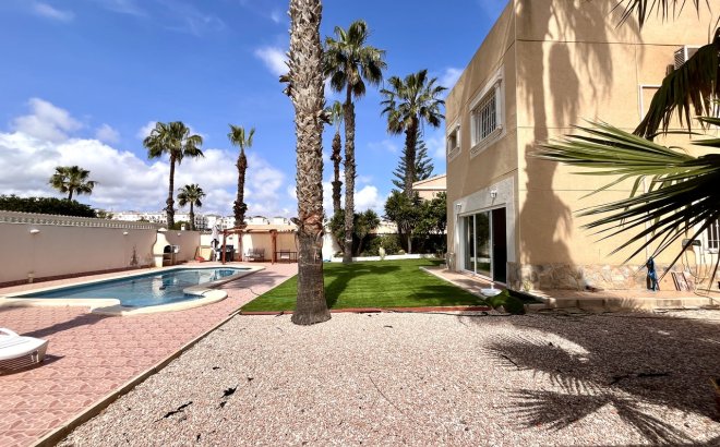 Resale - Villa -
La Zenia - Costa Blanca