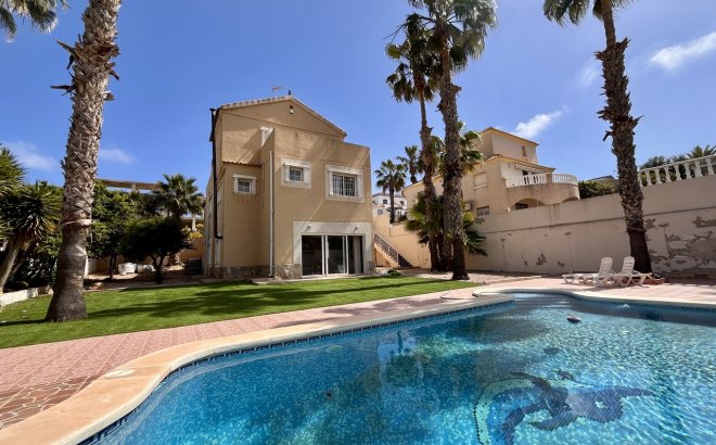 Resale - Villa -
La Zenia - Costa Blanca