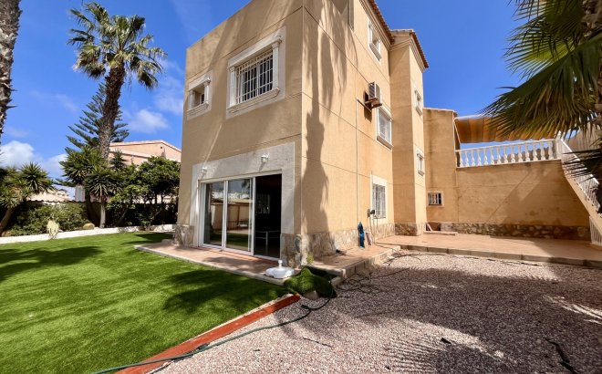 Resale - Villa -
La Zenia - Costa Blanca