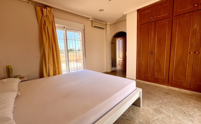 Resale - Villa -
La Zenia - Costa Blanca