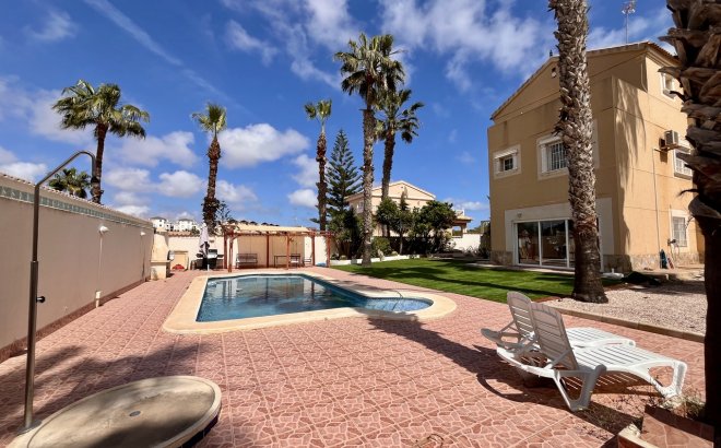 Resale - Villa -
La Zenia - Costa Blanca