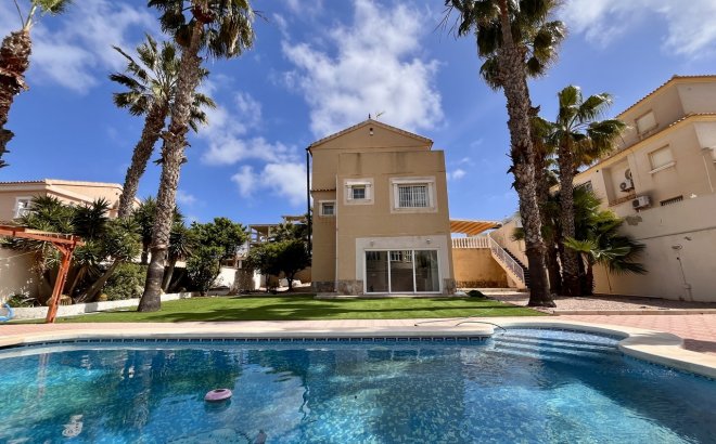 Resale - Villa -
La Zenia - Costa Blanca