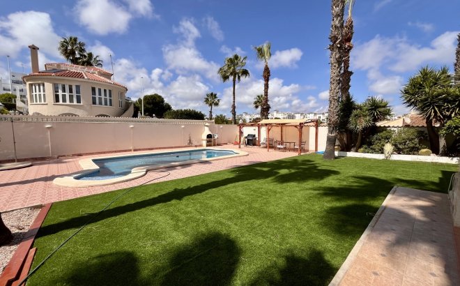 Resale - Villa -
La Zenia - Costa Blanca