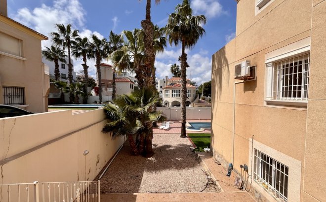 Resale - Villa -
La Zenia - Costa Blanca