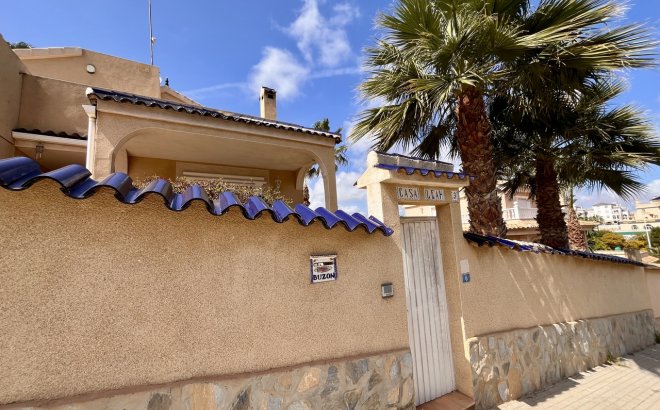 Resale - Villa -
La Zenia - Costa Blanca