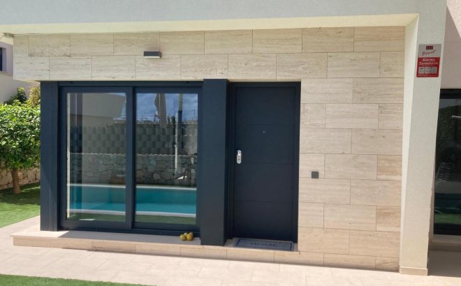 Revente - Semi Detached -
Pilar de la Horadada - Costa Blanca