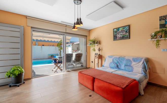 Resale - Villa -
Benijofar - Costa Blanca