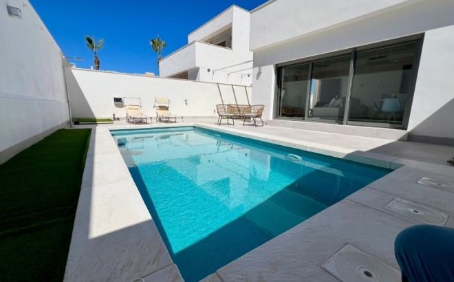 Resale - Villa -
Orihuela Costa - Costa Blanca
