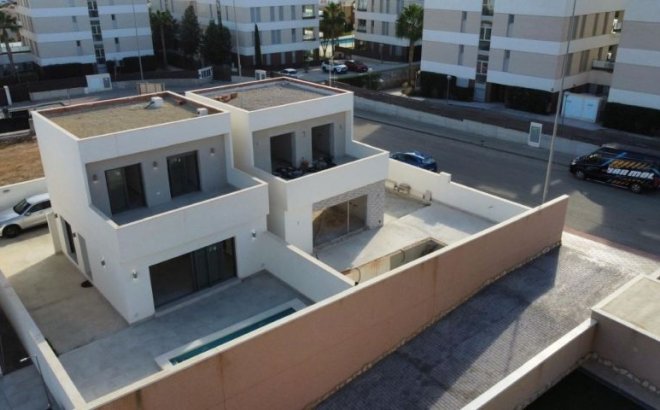 Resale - Villa -
Orihuela Costa - Costa Blanca