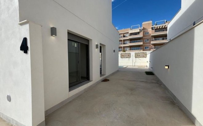 Resale - Villa -
Orihuela Costa - Costa Blanca