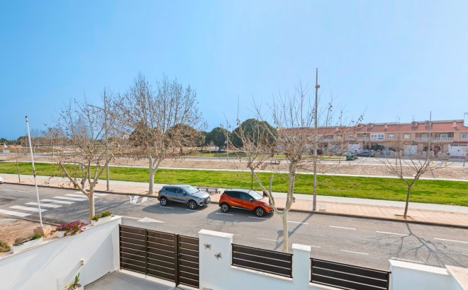 Herverkoop - Villa -
Pilar de la Horadada - Costa Blanca