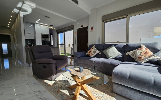 Resale - Villa -
Villamartin - Costa Blanca