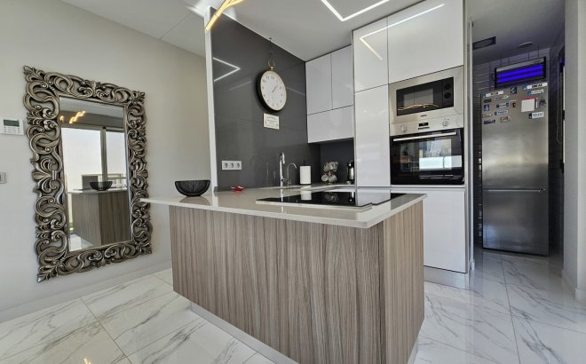 Resale - Villa -
Villamartin - Costa Blanca