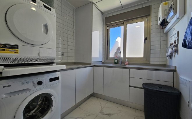 Resale - Villa -
Villamartin - Costa Blanca