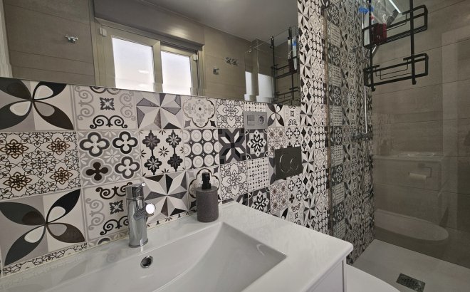 Resale - Villa -
Villamartin - Costa Blanca