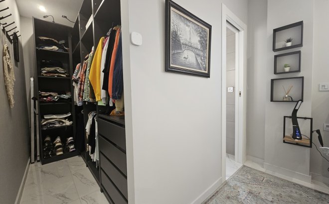 Resale - Villa -
Villamartin - Costa Blanca