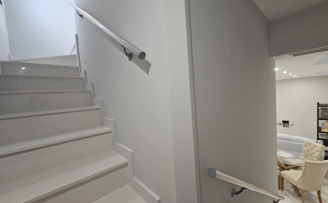 Resale - Villa -
Villamartin - Costa Blanca