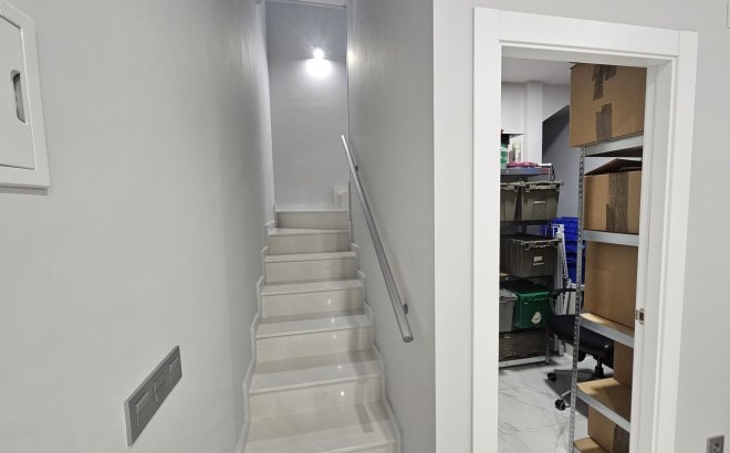 Resale - Villa -
Villamartin - Costa Blanca