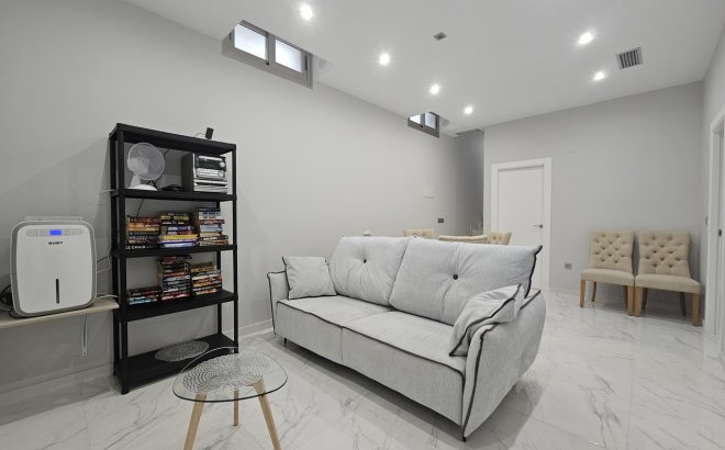 Resale - Villa -
Villamartin - Costa Blanca