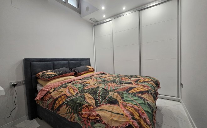 Resale - Villa -
Villamartin - Costa Blanca