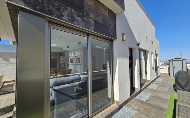 Resale - Villa -
Villamartin - Costa Blanca