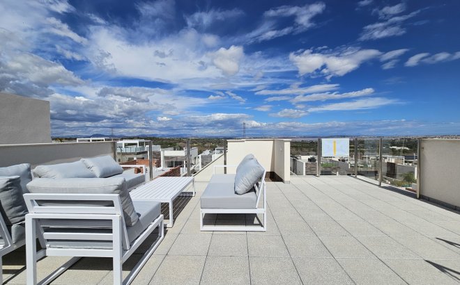 Resale - Villa -
Villamartin - Costa Blanca