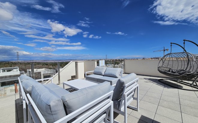 Resale - Villa -
Villamartin - Costa Blanca