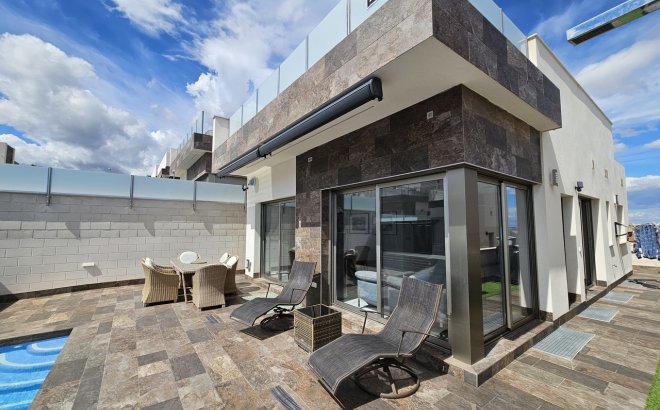 Resale - Villa -
Villamartin - Costa Blanca