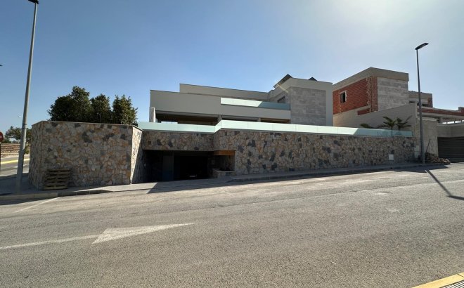 Resale - Villa -
Benijofar - Costa Blanca