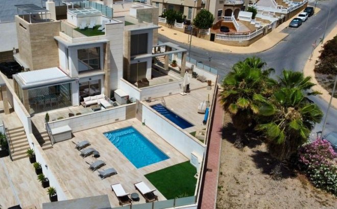 Resale - Villa -
Orihuela Costa - Costa Blanca
