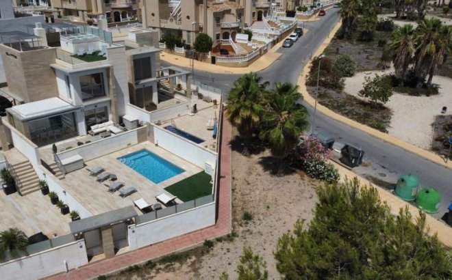 Resale - Villa -
Orihuela Costa - Costa Blanca