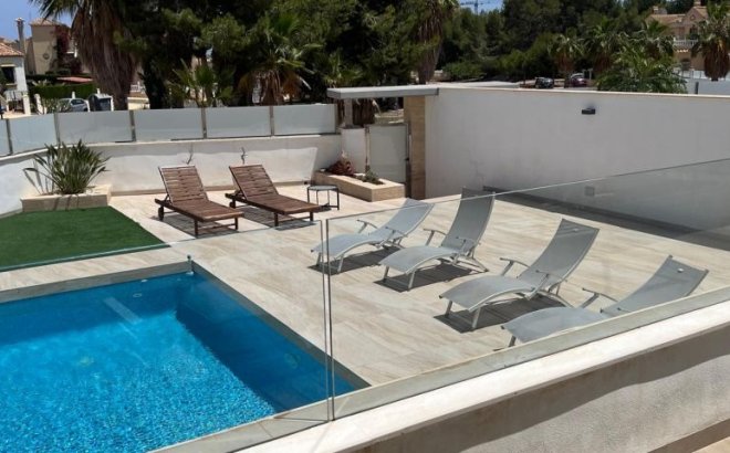 Resale - Villa -
Orihuela Costa - Costa Blanca