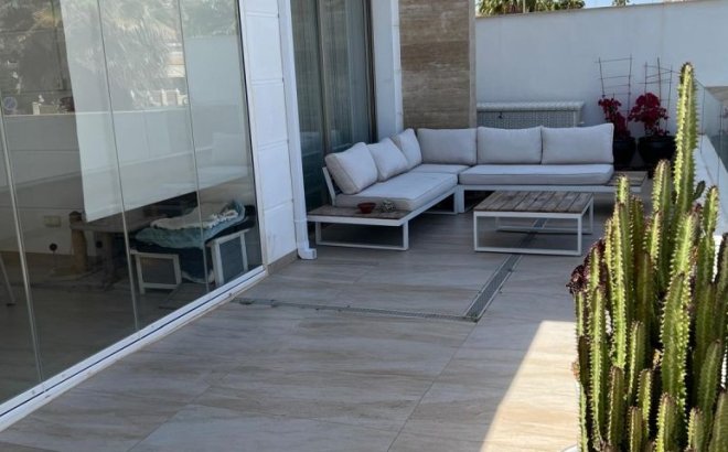 Resale - Villa -
Orihuela Costa - Costa Blanca