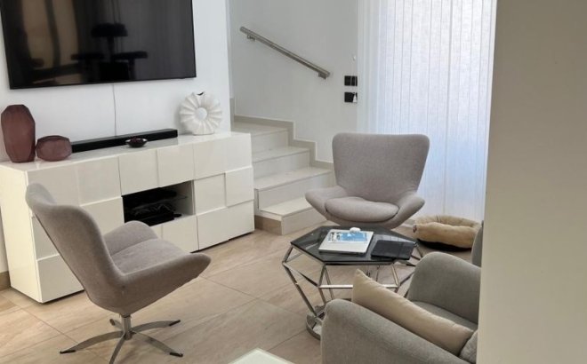 Resale - Villa -
Orihuela Costa - Costa Blanca