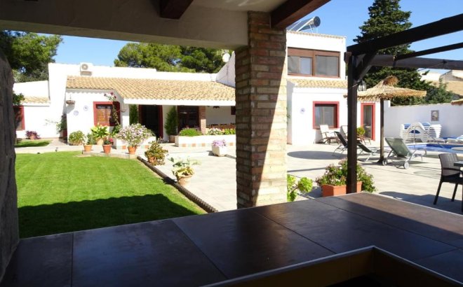 Resale - Villa -
Orihuela Costa - Costa Blanca