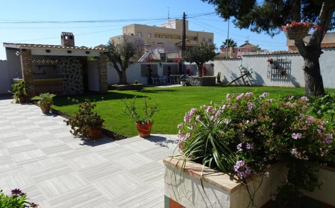 Resale - Villa -
Orihuela Costa - Costa Blanca