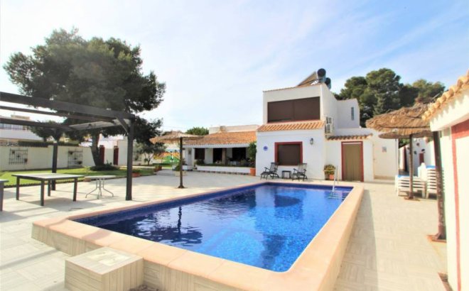 Resale - Villa -
Orihuela Costa - Costa Blanca