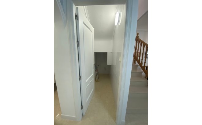 Resale - Town House -
San Miguel de Salinas - Inland