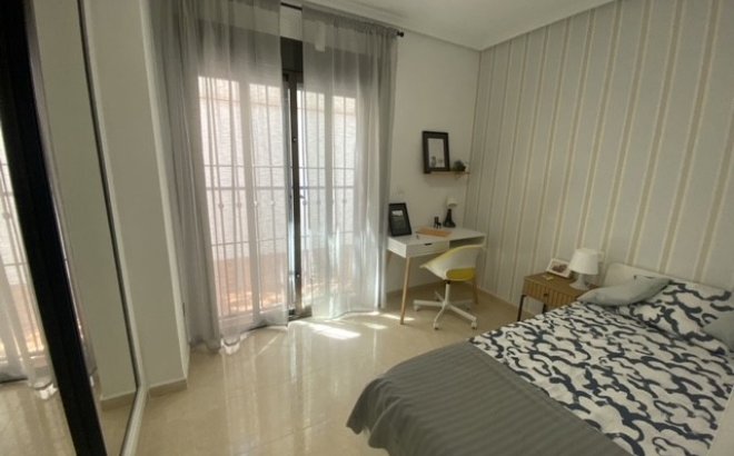 Resale - Town House -
San Miguel de Salinas - Inland
