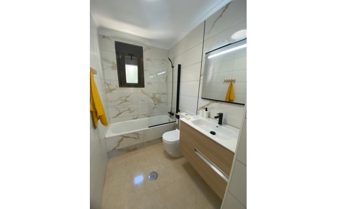 Resale - Town House -
San Miguel de Salinas - Inland